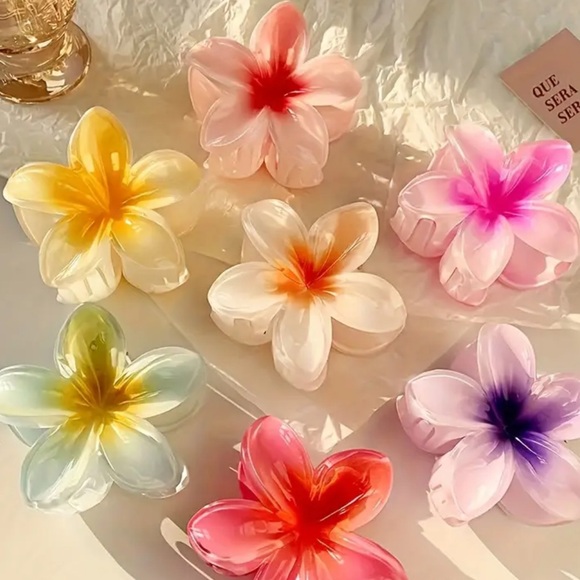 6-Piece Flower Hair Claw Clip Set | Pastel Floral Clips - Picture 3 of 4